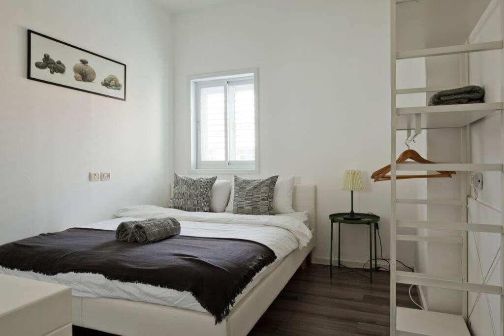 Big Apartment Next To Gordon Beach Plus Free Parking Тель-Авив Экстерьер фото