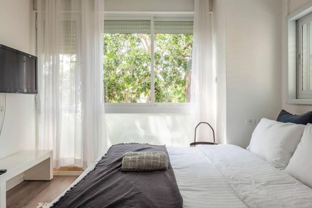 Big Apartment Next To Gordon Beach Plus Free Parking Тель-Авив Экстерьер фото
