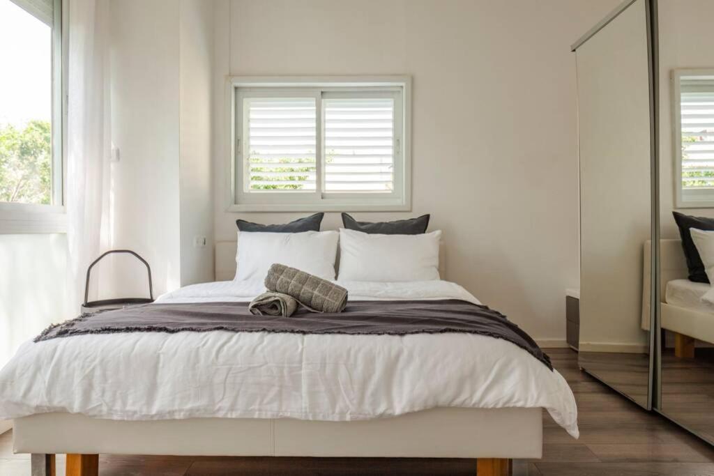 Big Apartment Next To Gordon Beach Plus Free Parking Тель-Авив Экстерьер фото