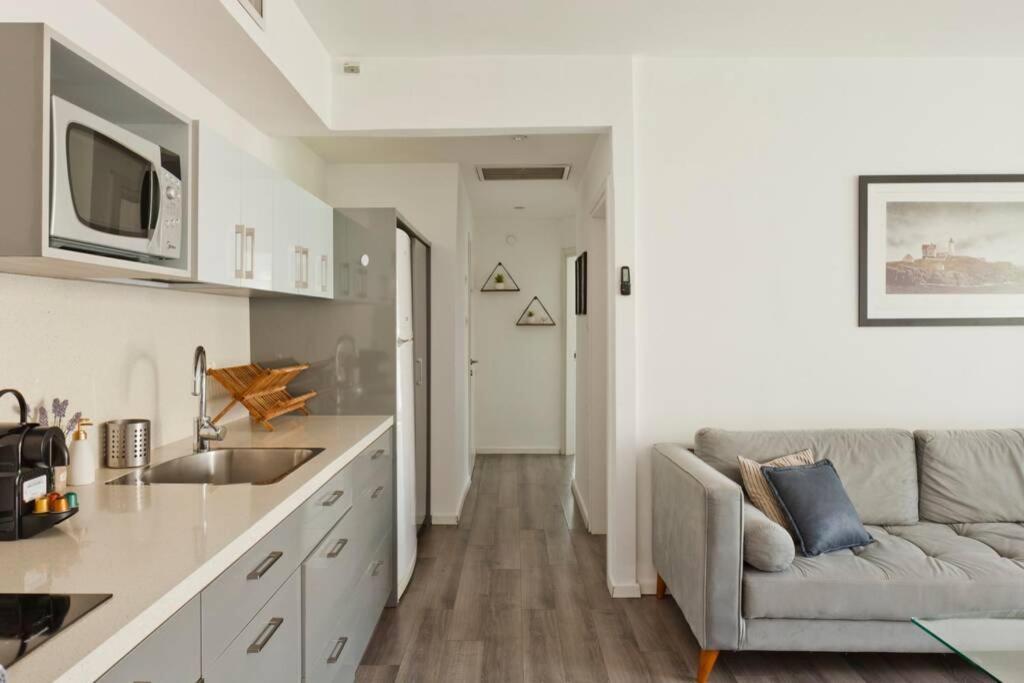 Big Apartment Next To Gordon Beach Plus Free Parking Тель-Авив Экстерьер фото