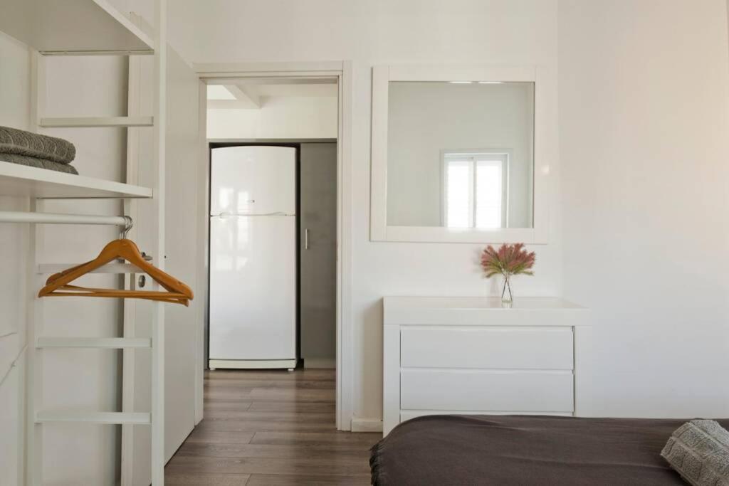 Big Apartment Next To Gordon Beach Plus Free Parking Тель-Авив Экстерьер фото
